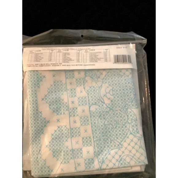 Crib Quilt Top for Embroidery  NWOT - Picture 2 of 4